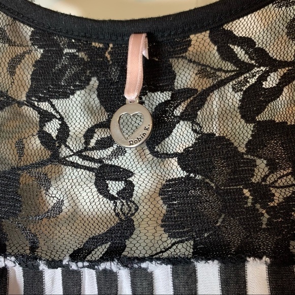 Robin K. tank top with lace shoulder and front zip - Picture 4 of 6